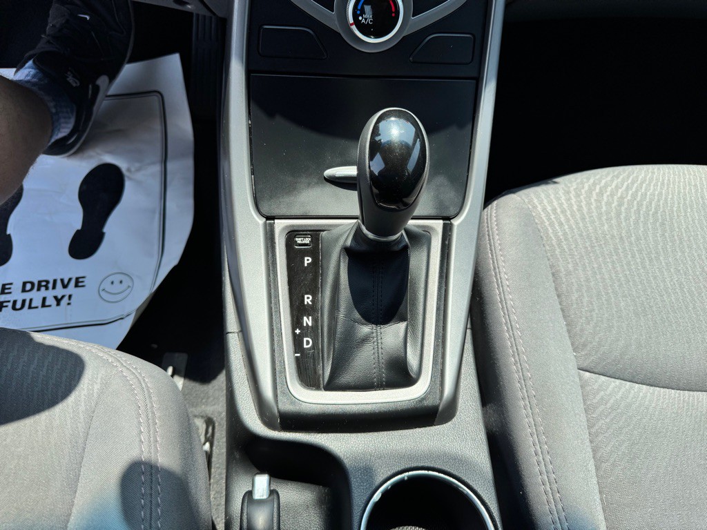 2016 Hyundai Elantra Image 20