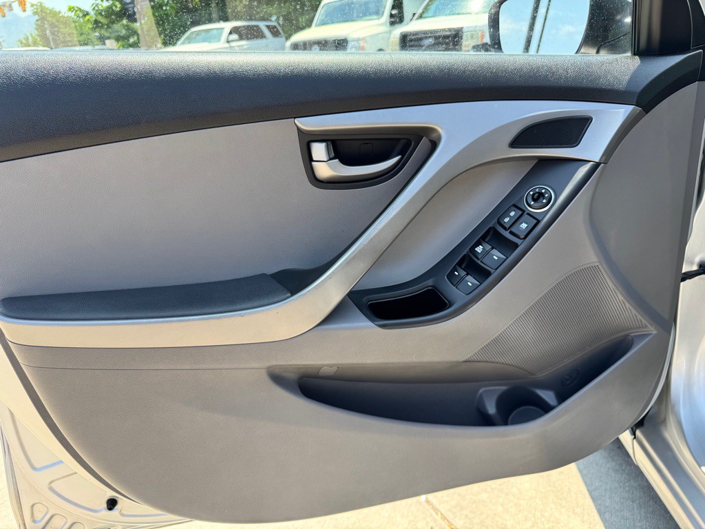 2016 Hyundai Elantra Image 22