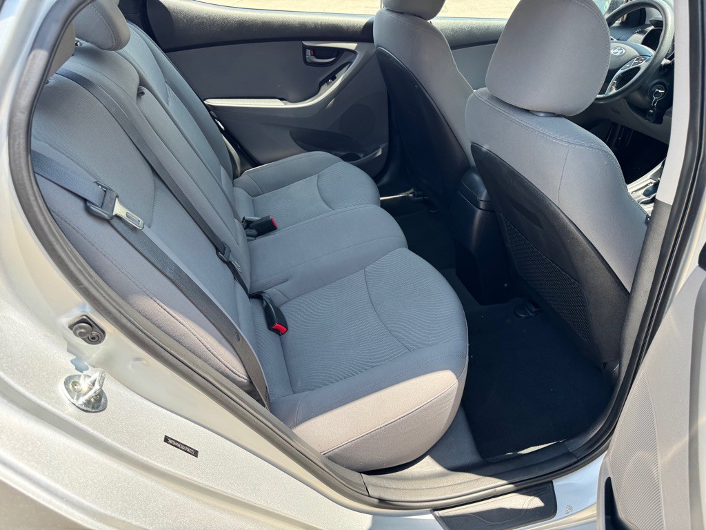 2016 Hyundai Elantra Image 24