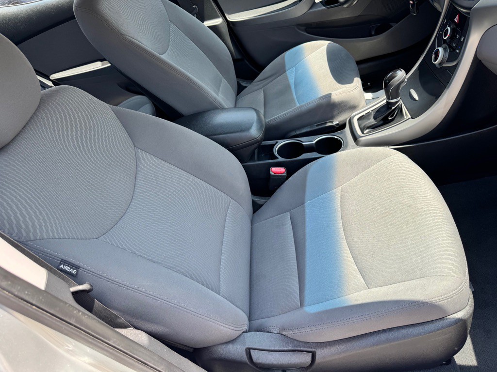 2016 Hyundai Elantra Image 25