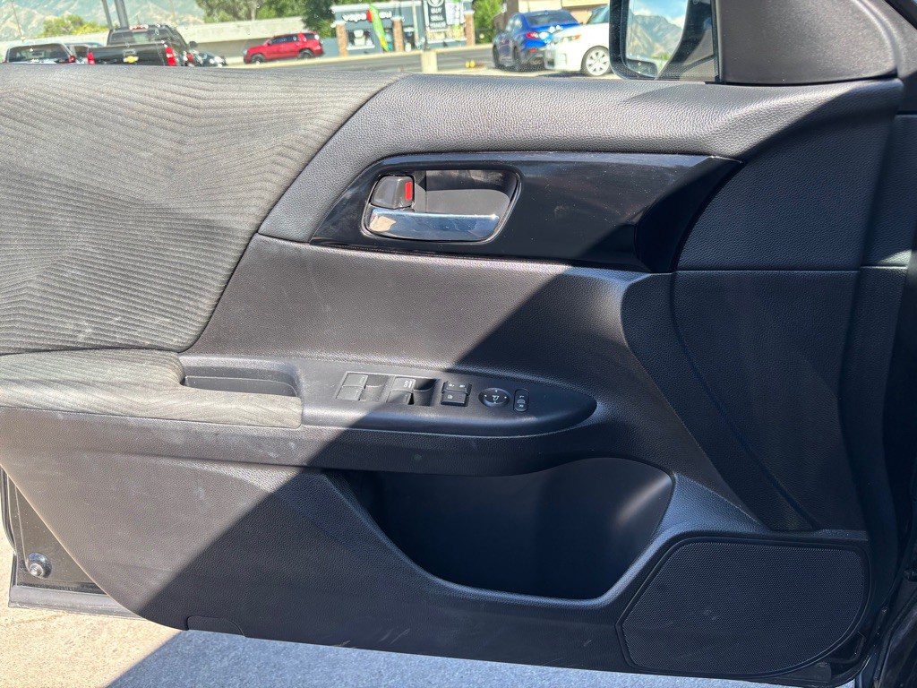 2016 Honda Accord Image 34