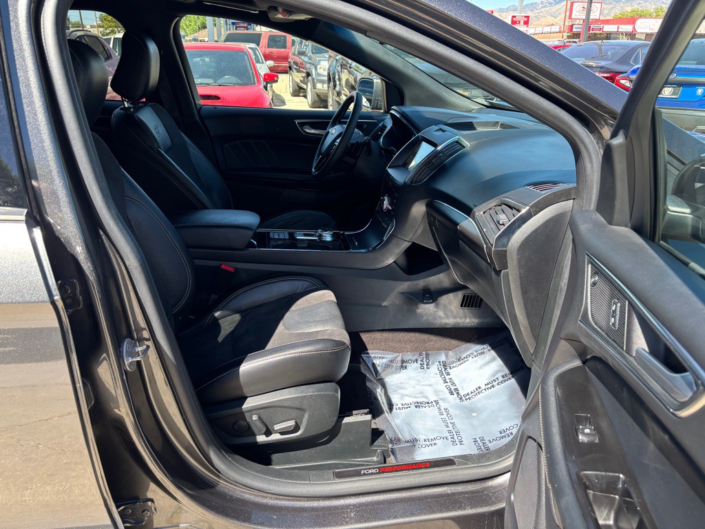 2020 Ford Edge Image 10