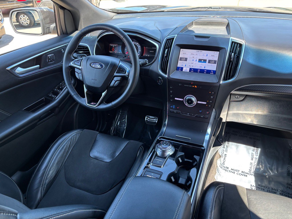 2020 Ford Edge Image 10