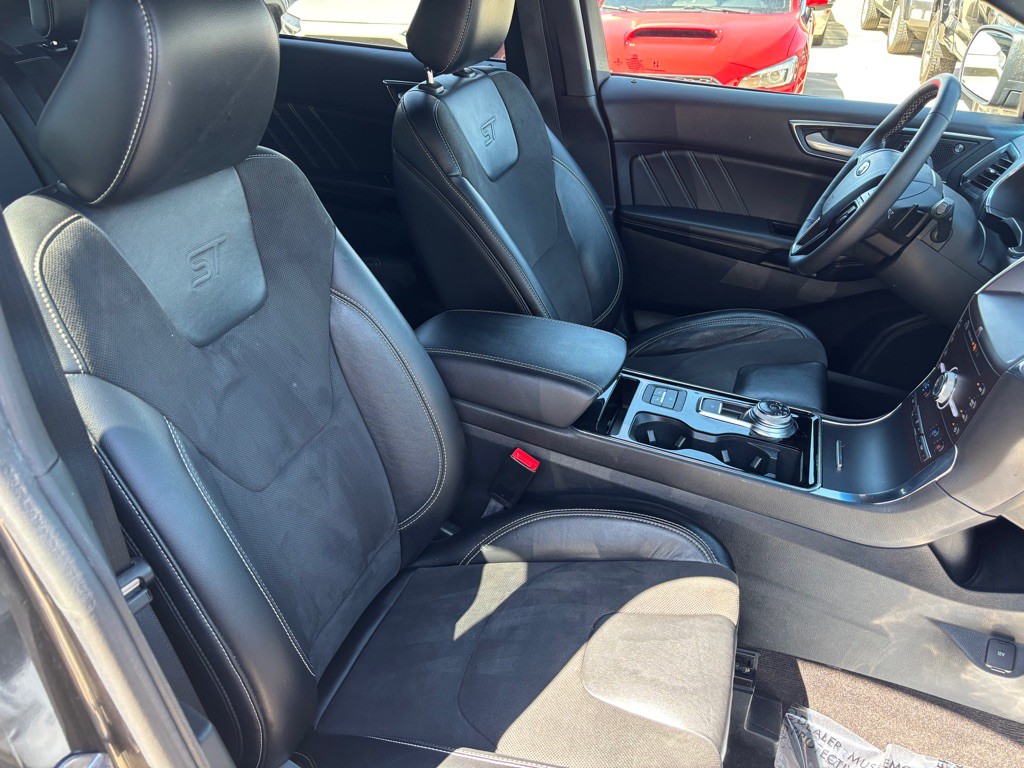 2020 Ford Edge Image 17
