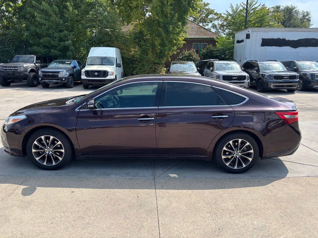 2017 Toyota Avalon Image 4