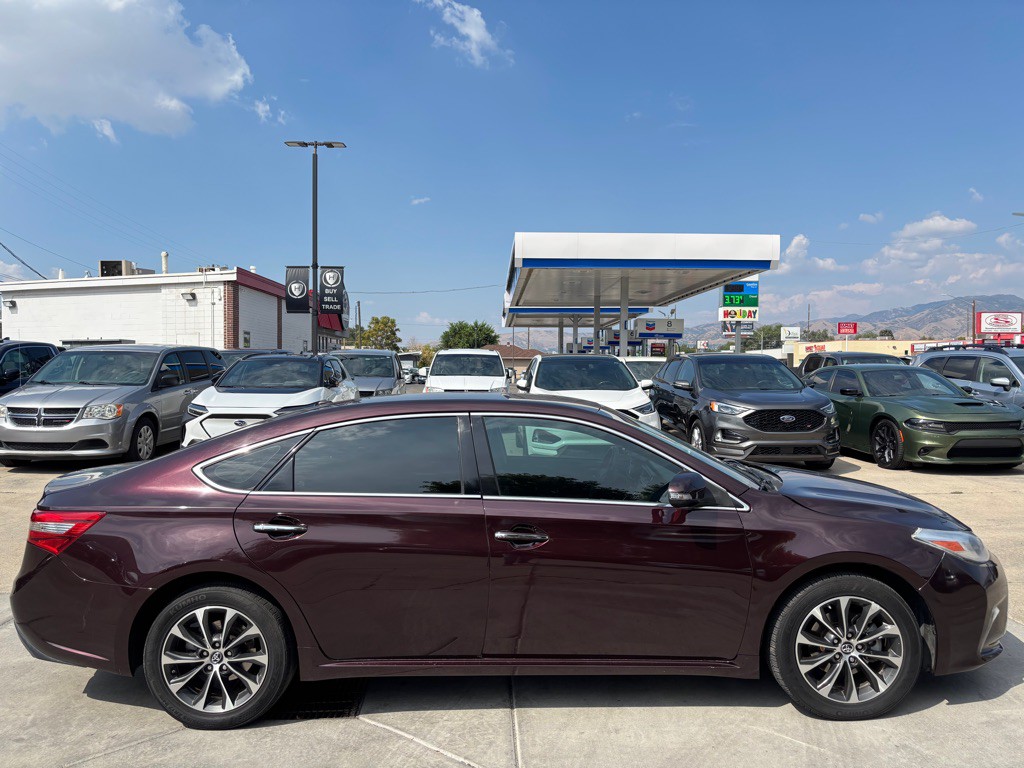 2017 Toyota Avalon Image 9
