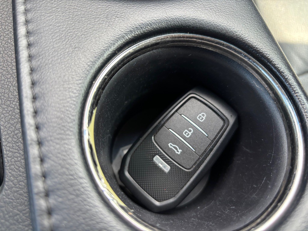 2017 Toyota Avalon Image 23