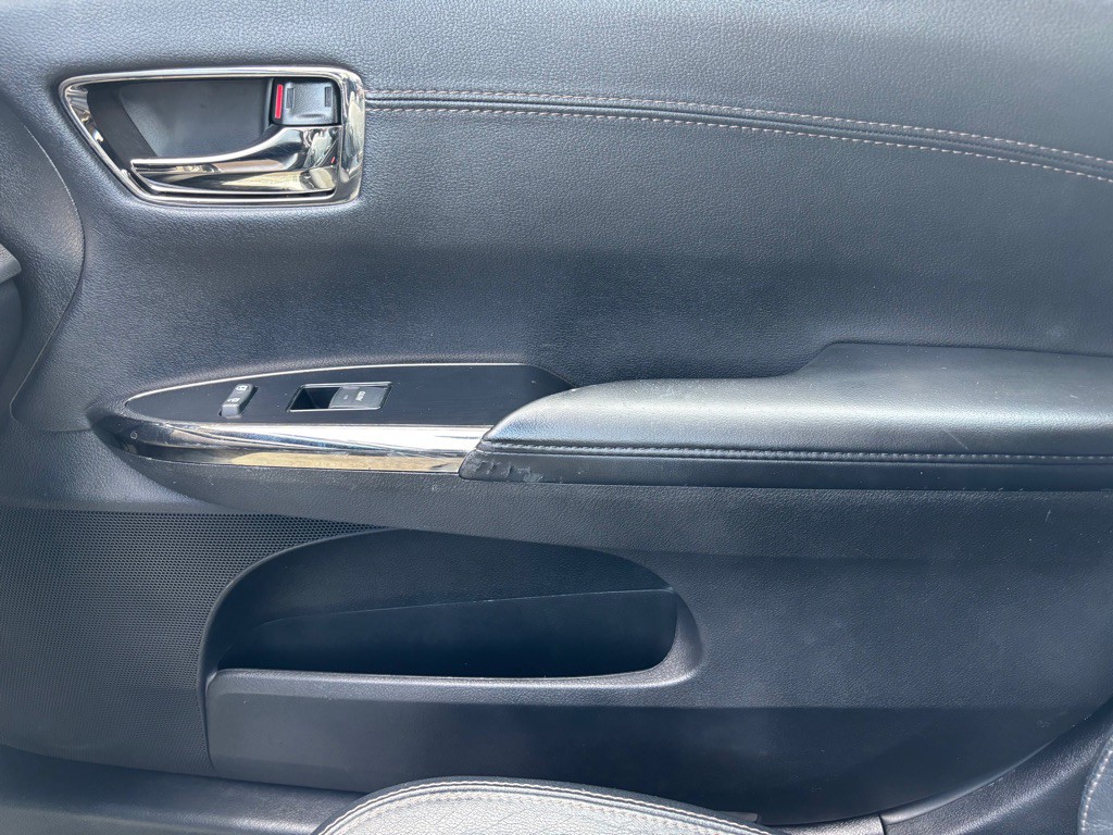 2017 Toyota Avalon Image 25