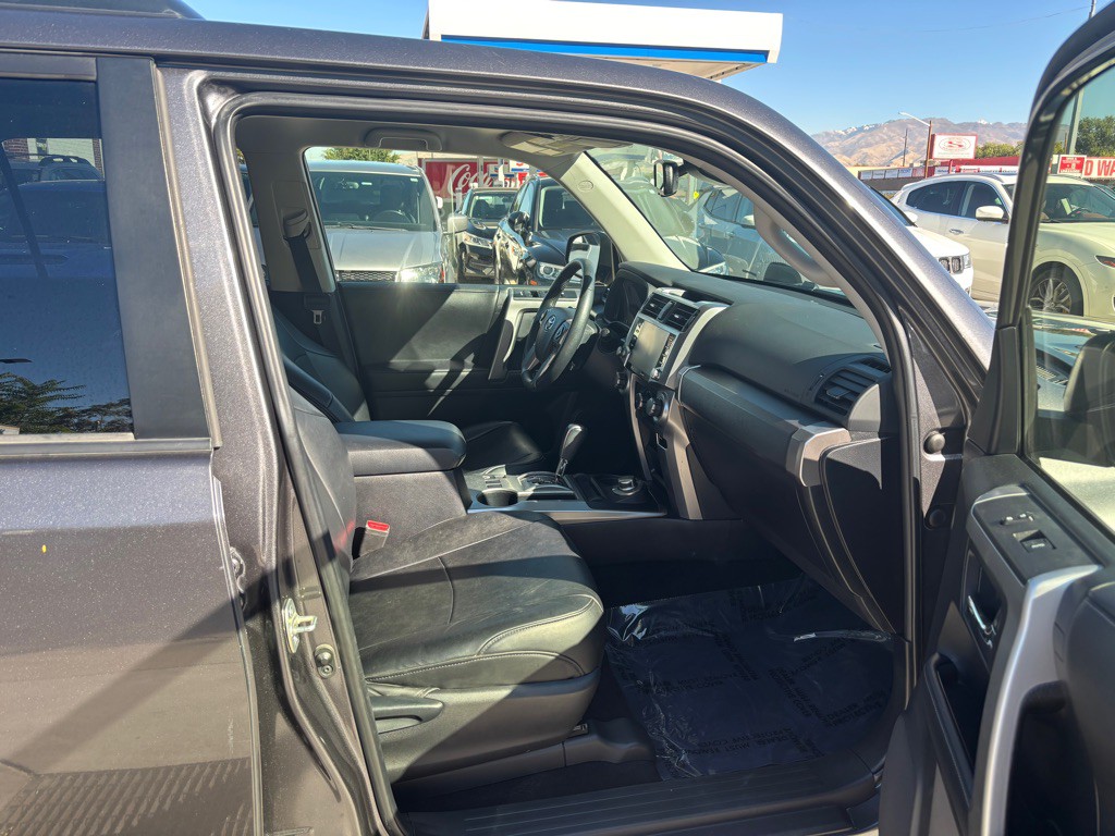 2022 Toyota 4Runner Image 9