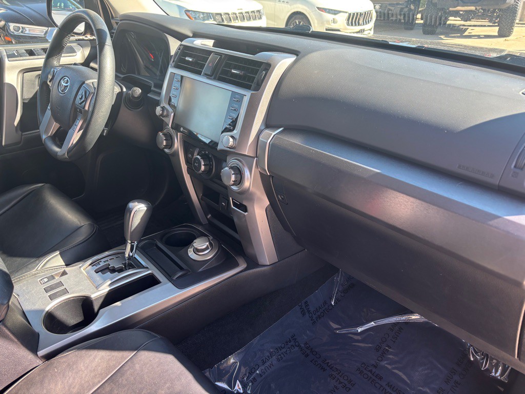 2022 Toyota 4Runner Image 10
