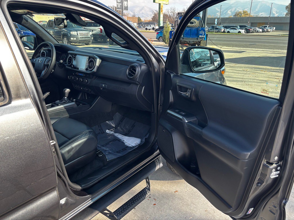 2020 Toyota Tacoma Image 10