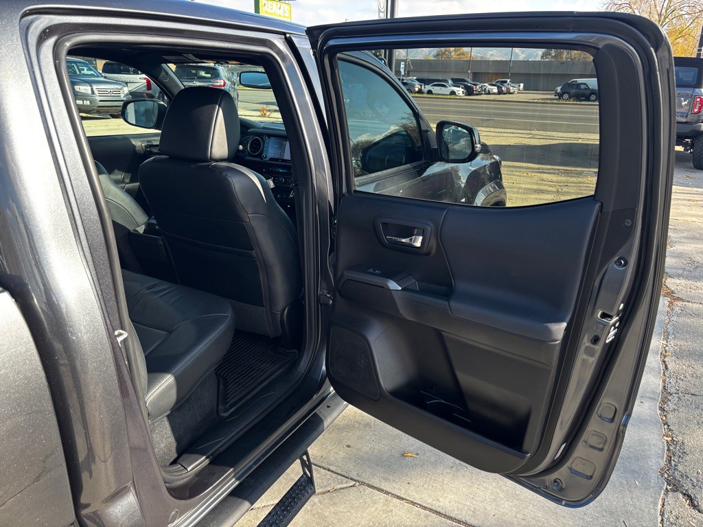 2020 Toyota Tacoma Image 14