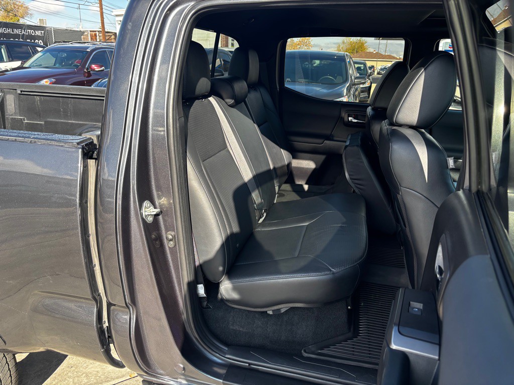 2020 Toyota Tacoma Image 16