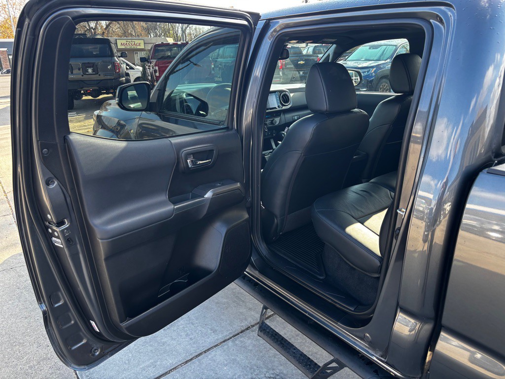 2020 Toyota Tacoma Image 21