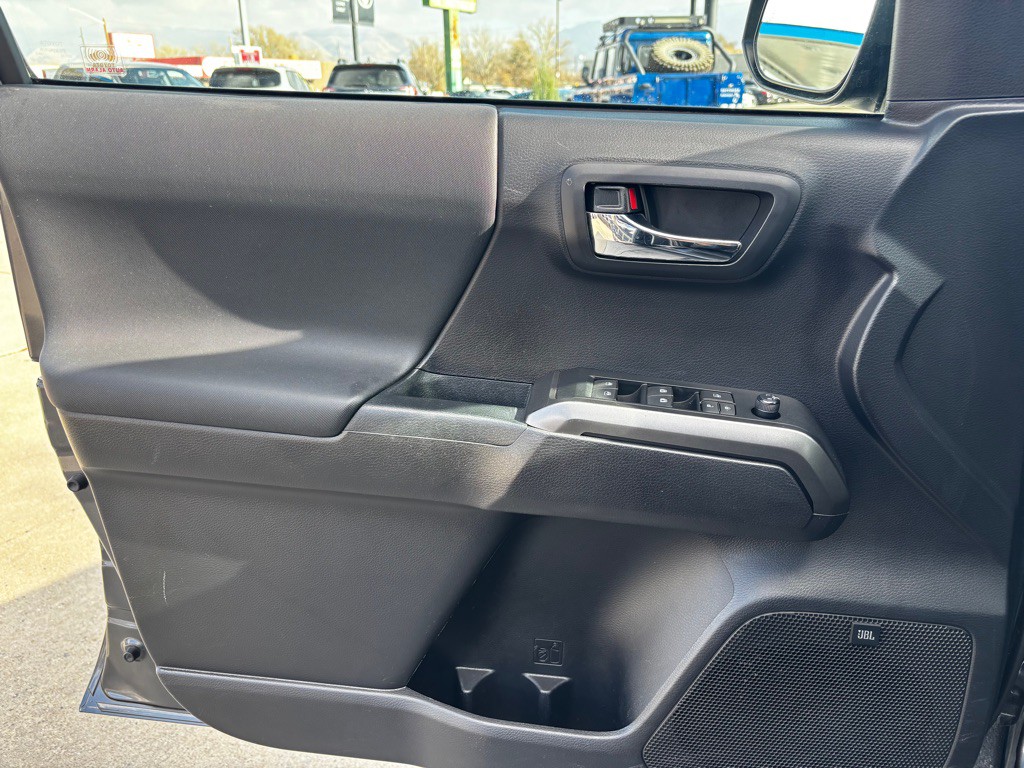 2020 Toyota Tacoma Image 38