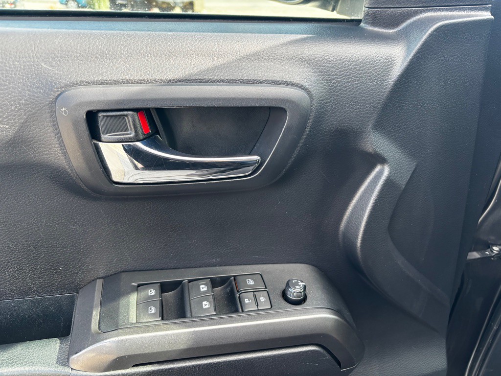 2020 Toyota Tacoma Image 39