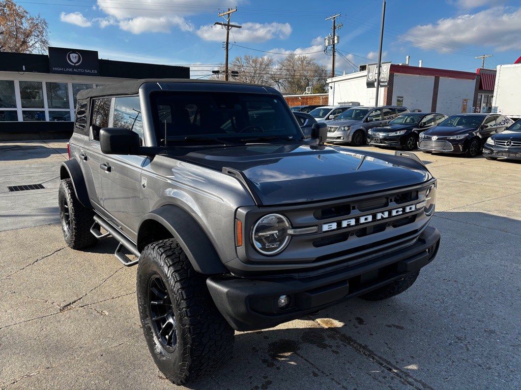 2022 Ford Bronco Image 1