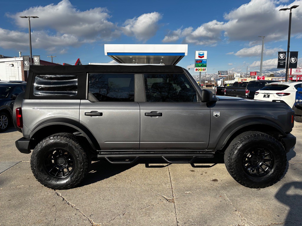 2022 Ford Bronco Image 9