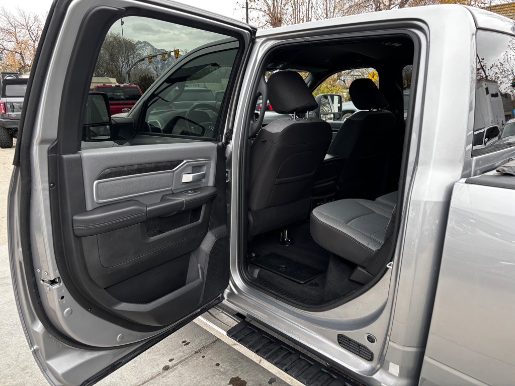 2023 RAM 2500 Image 31