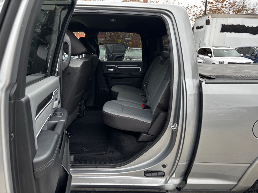2023 RAM 2500 Image 32