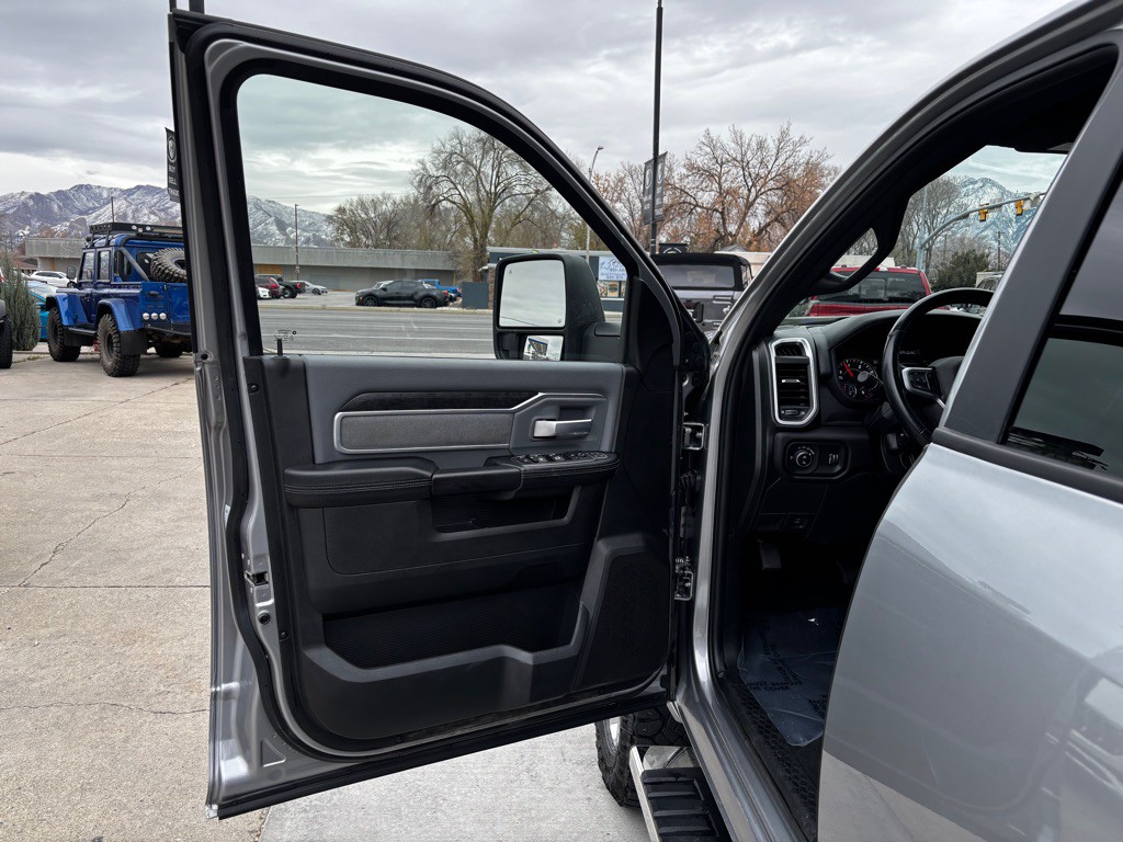 2023 RAM 2500 Image 36