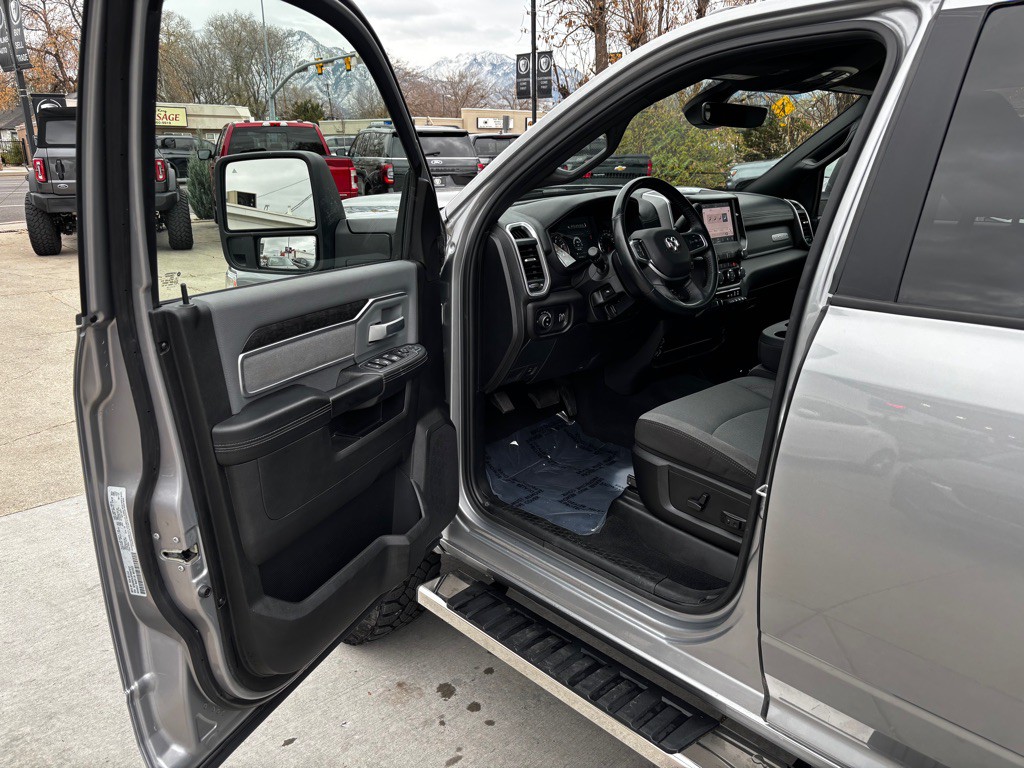 2023 RAM 2500 Image 37