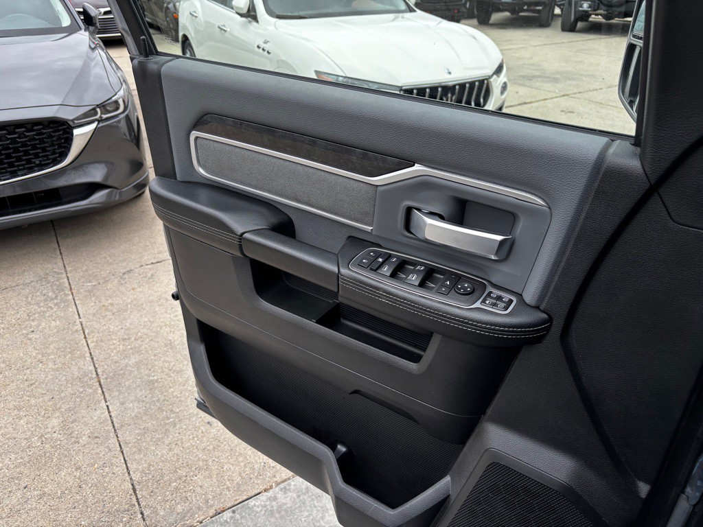 2023 RAM 2500 Image 38