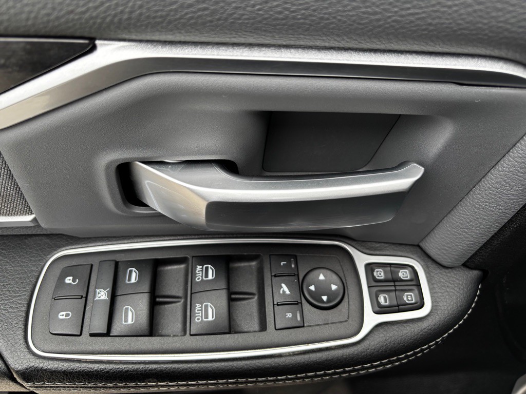 2023 RAM 2500 Image 39