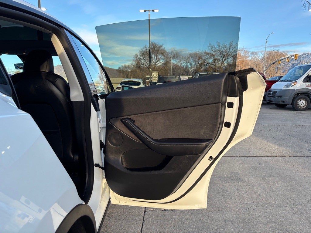 2021 Tesla Model Y Image 12