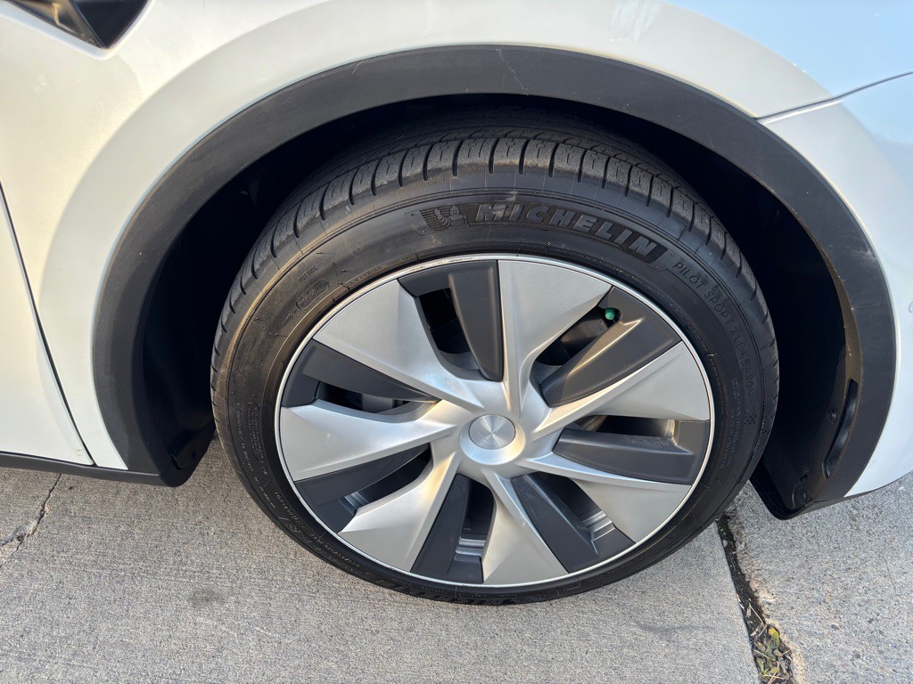 2021 Tesla Model Y Image 34