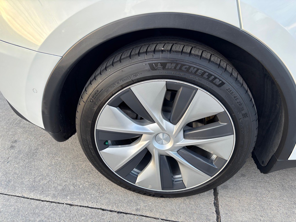 2021 Tesla Model Y Image 35