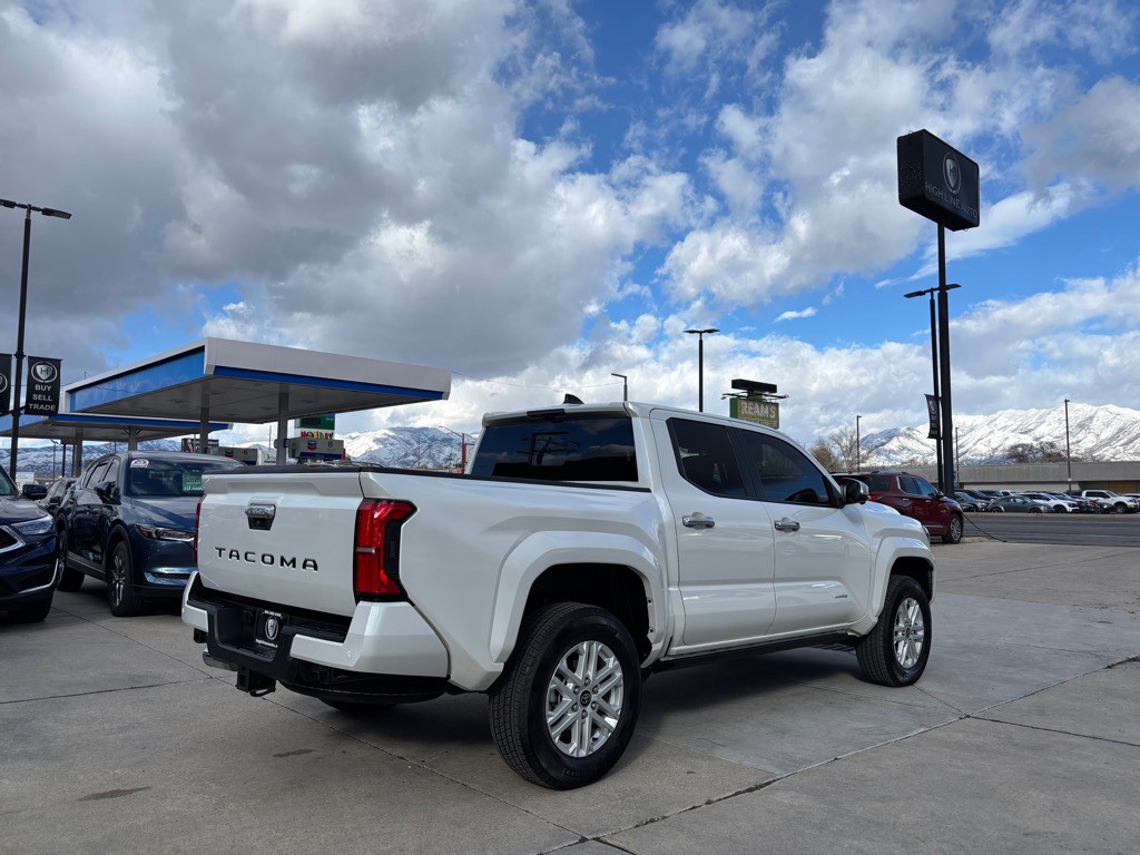 2024 Toyota Tacoma Image 8