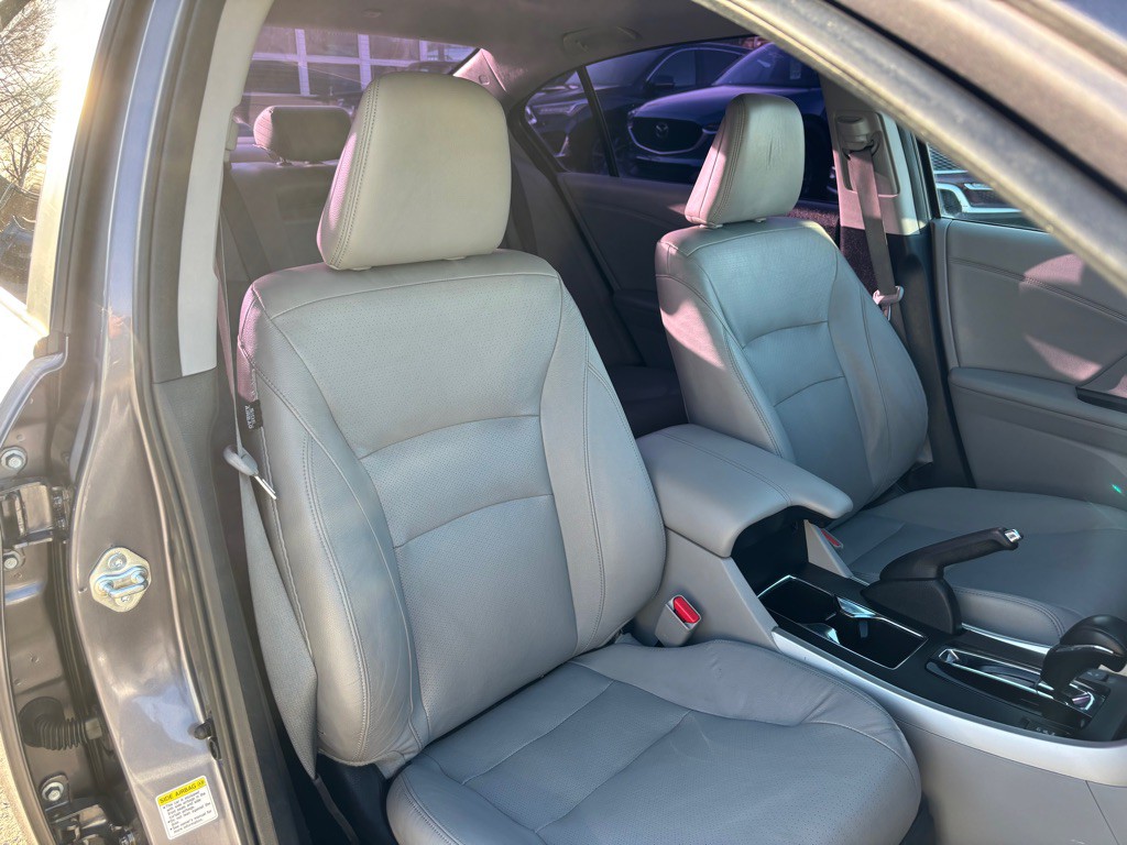 2015 Honda Accord Image 12