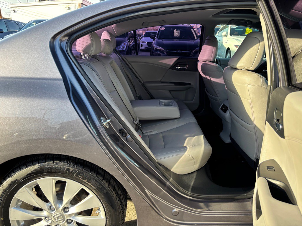 2015 Honda Accord Image 15