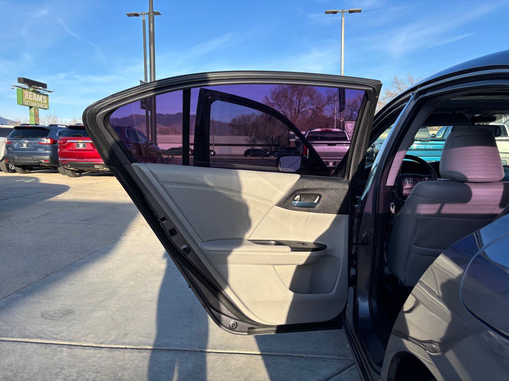 2015 Honda Accord Image 18