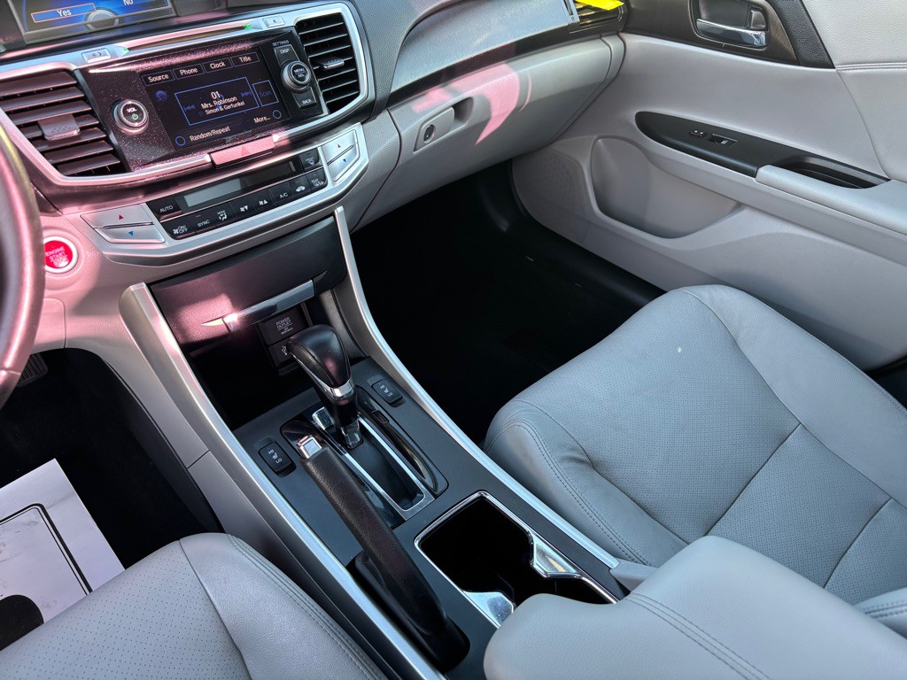 2015 Honda Accord Image 32