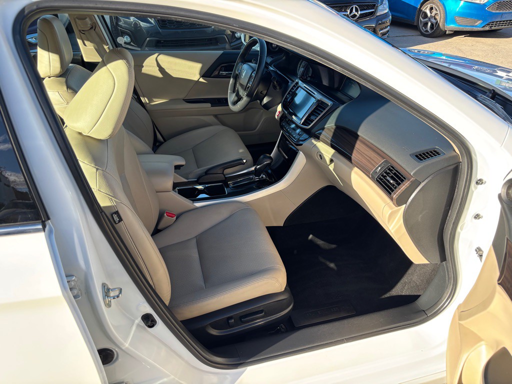 2016 Honda Accord Image 10