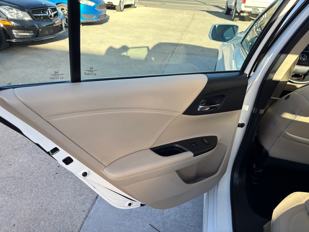 2016 Honda Accord Image 17