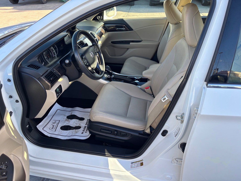 2016 Honda Accord Image 18