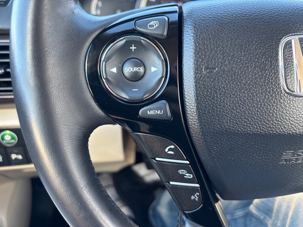 2016 Honda Accord Image 23