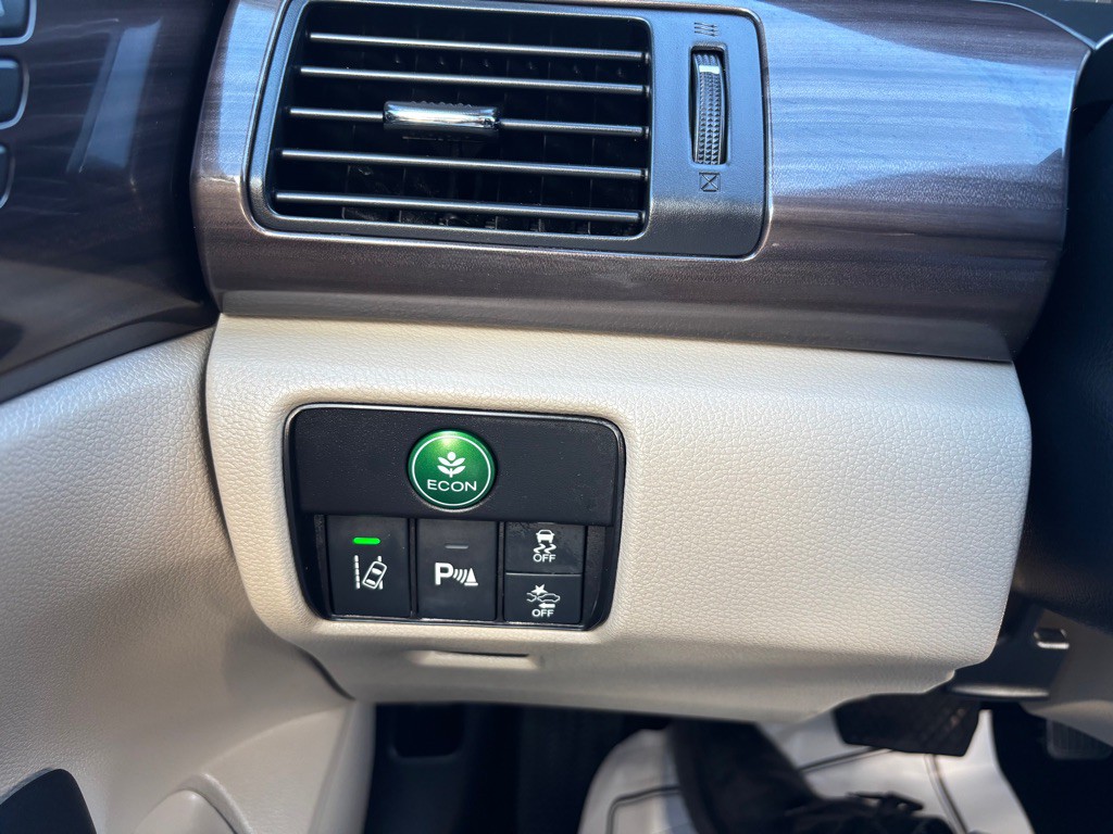 2016 Honda Accord Image 25