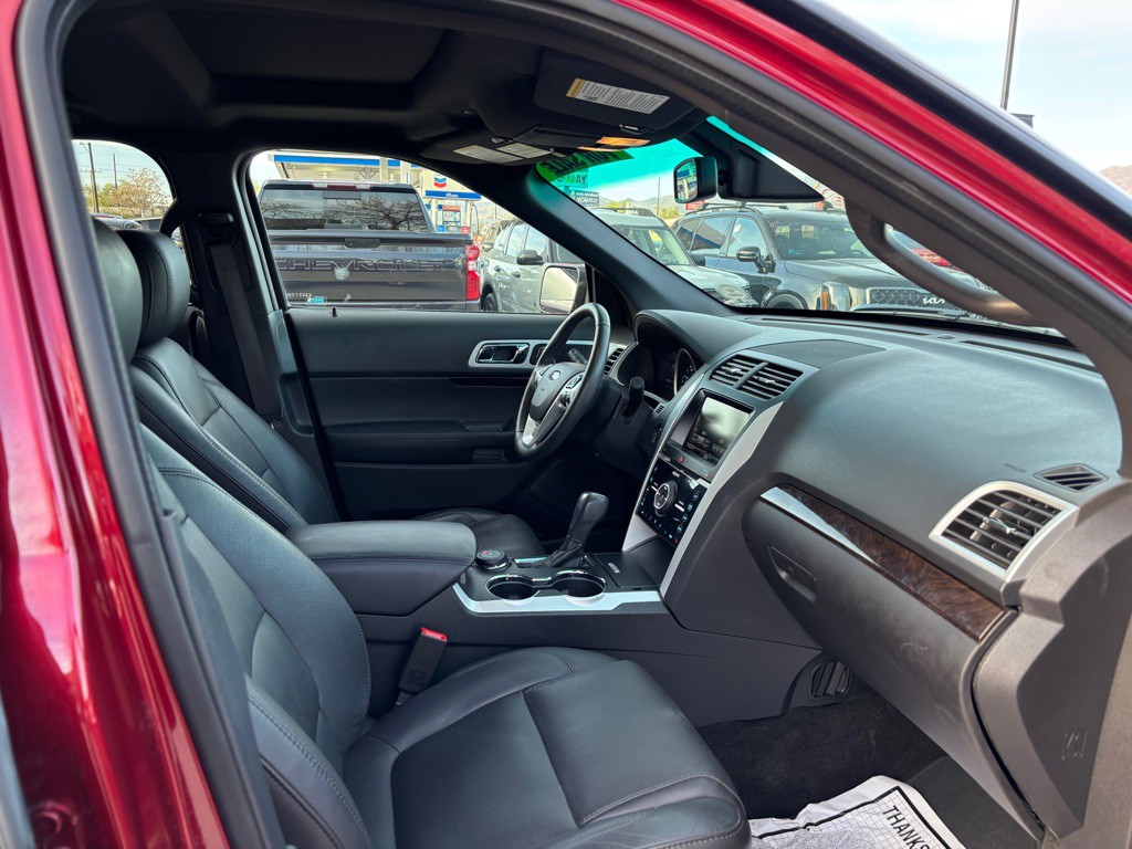 2015 Ford Explorer Image 12