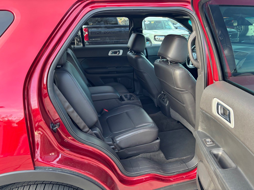 2015 Ford Explorer Image 13
