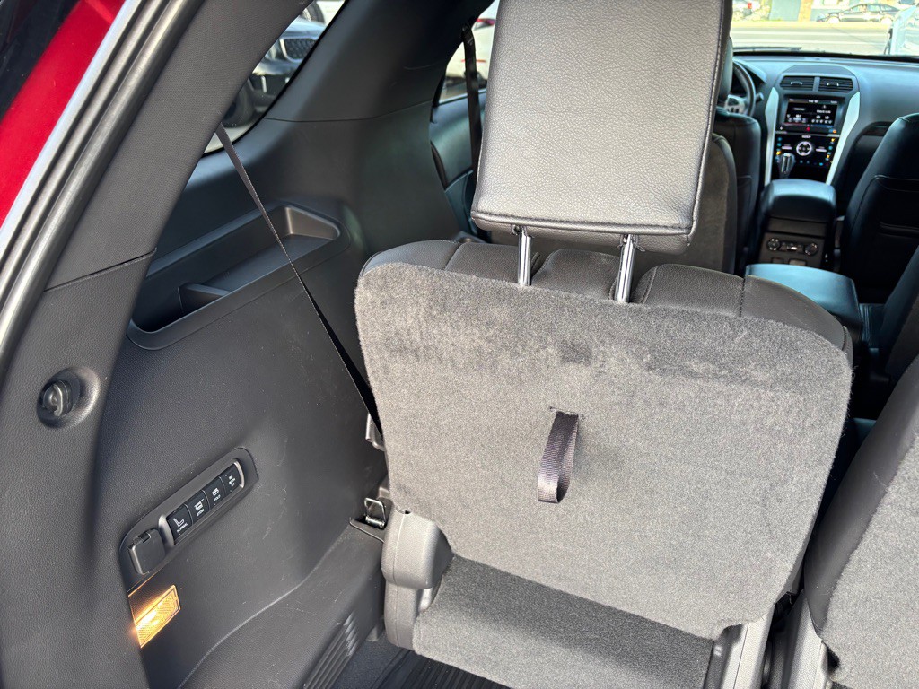 2015 Ford Explorer Image 16