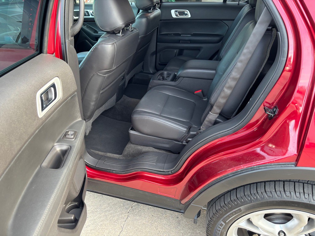 2015 Ford Explorer Image 18