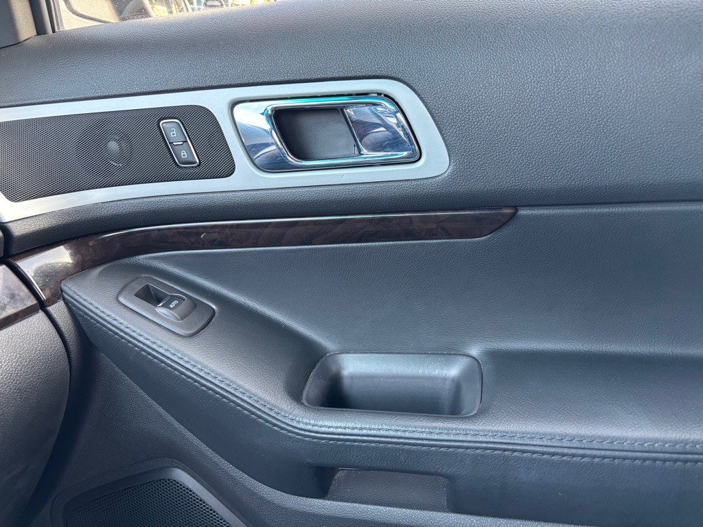 2015 Ford Explorer Image 32