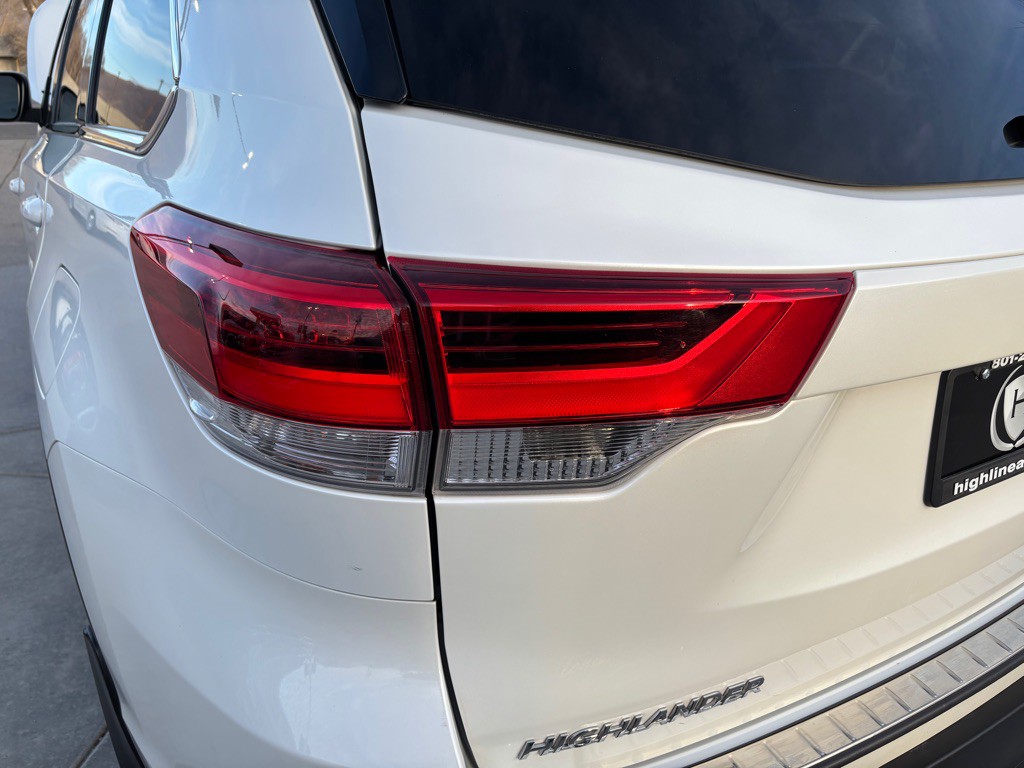 2018 Toyota Highlander Image 54