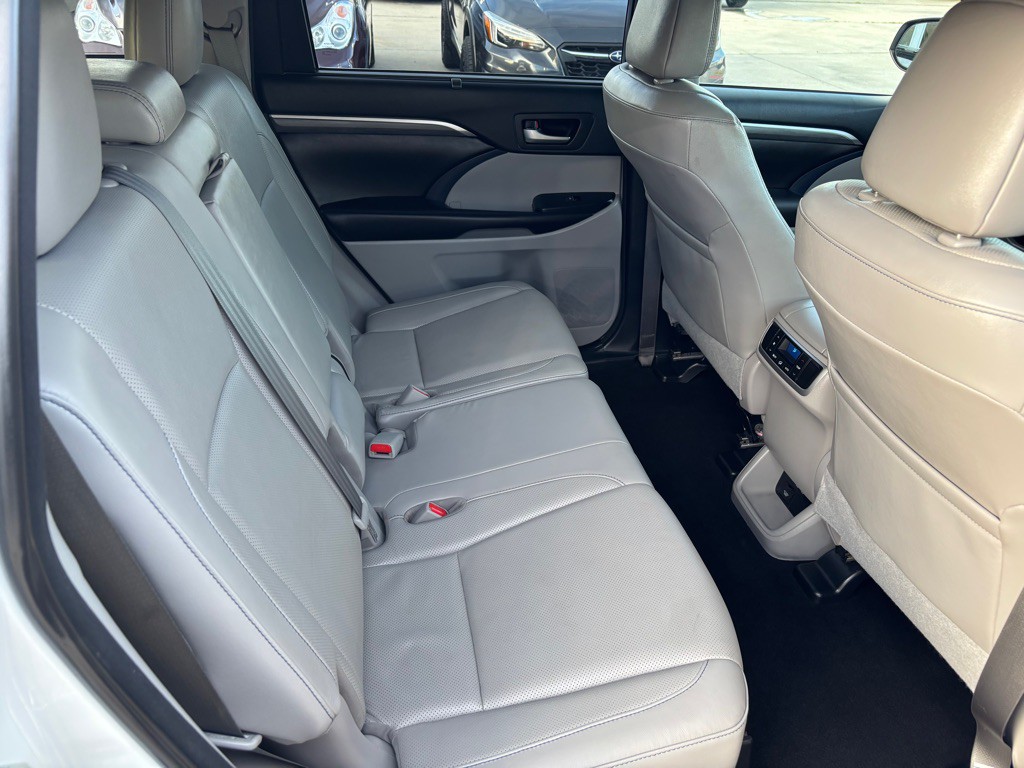 2018 Toyota Highlander Image 11