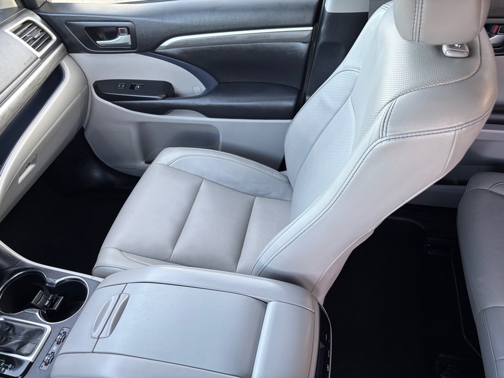 2018 Toyota Highlander Image 17