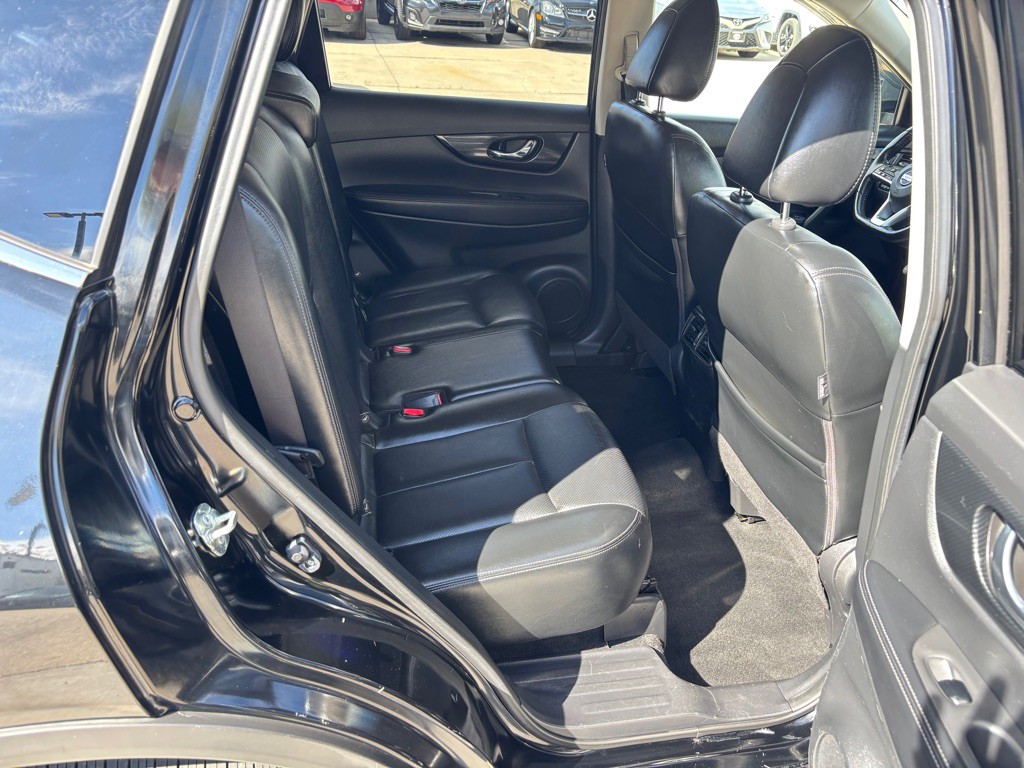 2018 Nissan Rogue Image 11